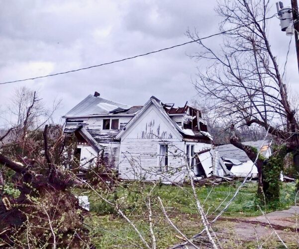 Tornado kills 5, tears into Missouri News, Sports, Jobs Altoona Mirror